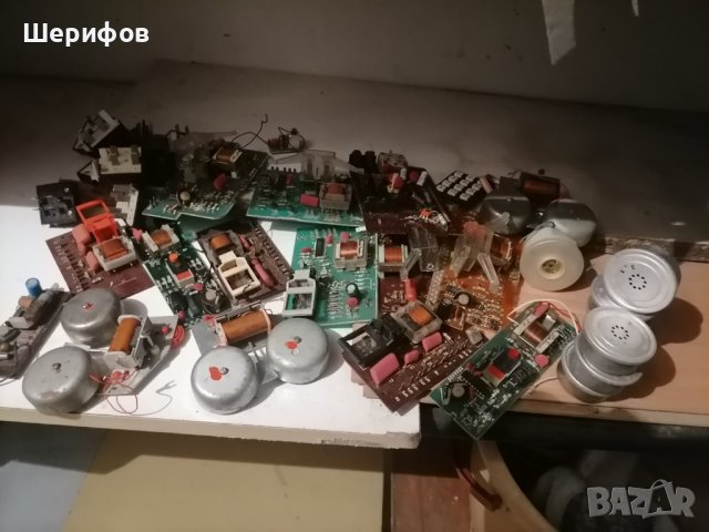 Продавам части за стари телефони