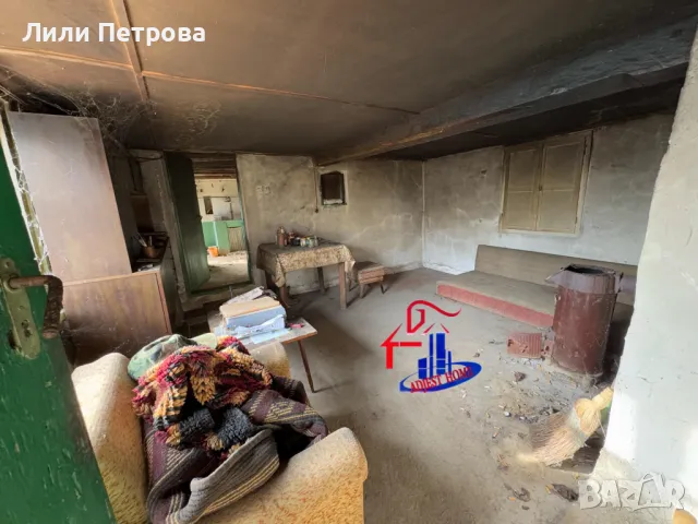 Едноетажна къща с приземен етаж в село Драгоево на 22 км от град Шумен, снимка 7 - Къщи - 48902883