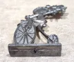 Стара романтична метална фигурка - колоездач, снимка 5