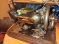 Стара шевна машина Сингер с кутия ключ и плюс Инструменти за нея, снимка 1