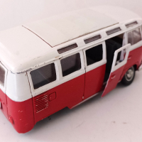 Volkswagen Van Samba Maisto Special Edition 1:25, снимка 5 - Колекции - 42901373
