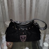 Дамска черна кожена чанта, снимка 1 - Чанти - 40087049