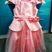 Официална рокля в розово с тюл и дантела размер 116, снимка 1 - Детски рокли и поли - 41100362