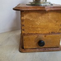 Стара дървена мелница за кафе , снимка 5 - Антикварни и старинни предмети - 41906812