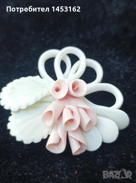 Българска порцеланова брошка "Бонония,,, снимка 1