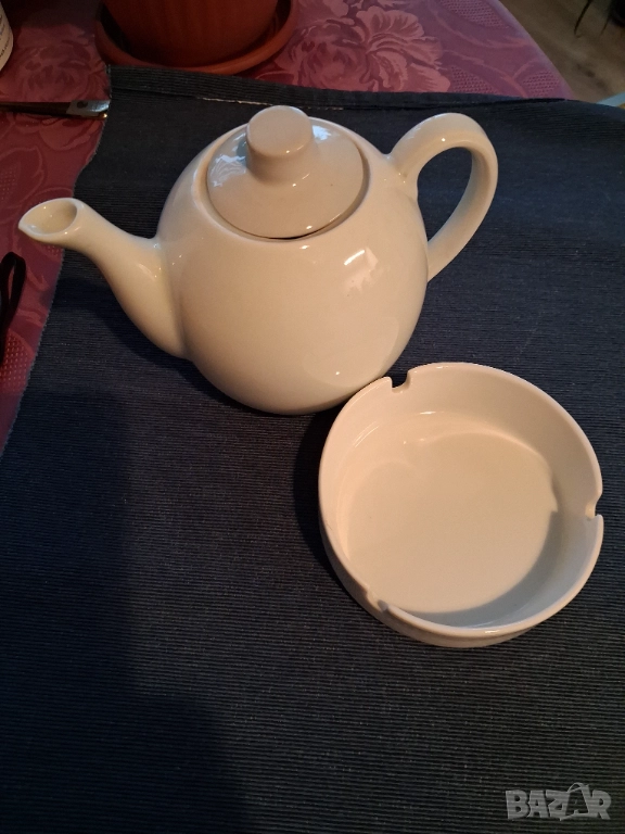 Порцеланов чайник и пепелник, снимка 1
