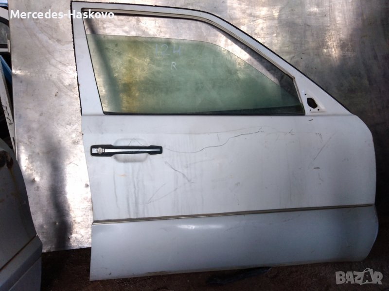 Предна дясна врата 124 широка лайстна, снимка 1