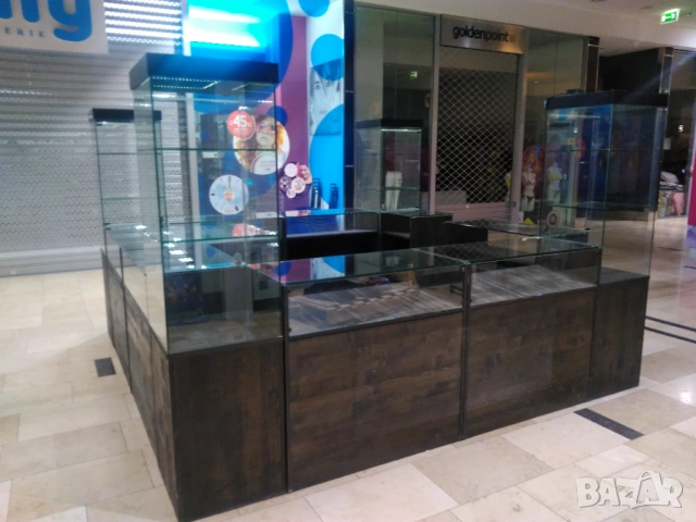 Продавам търговско обзавеждане (щандове, витрини, оборудване) за магазин, снимка 4 - Оборудване за магазин - 53720359
