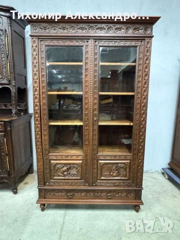 Уникална дъбова витрина