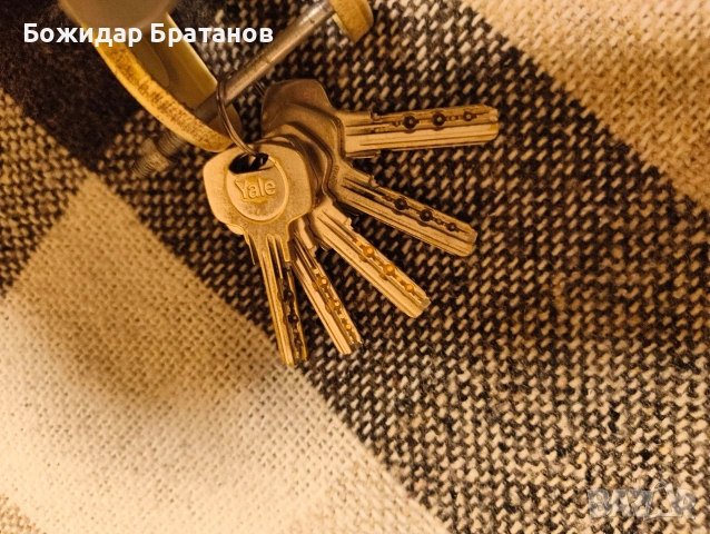 брави дръжки лампи