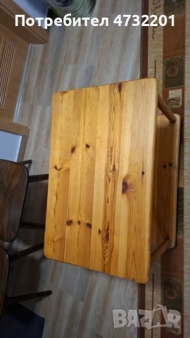 Продавам помощна дървена масичка 