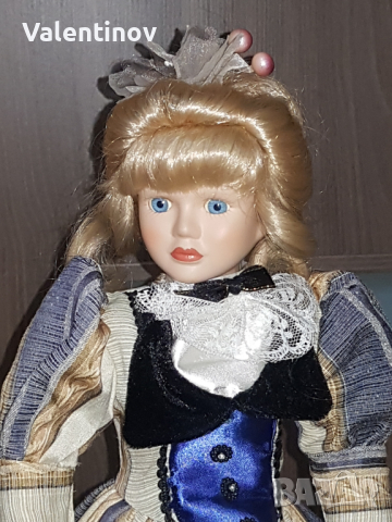 Порцеланова кукла със стойка , снимка 2 - Кукли - 44576308