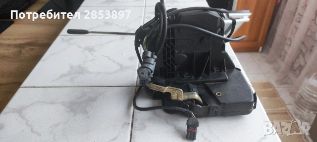 Предна дясна брава ключалка врата Мерцедес Mercedes W211 E class 2117200435, снимка 2 - Части - 53246348