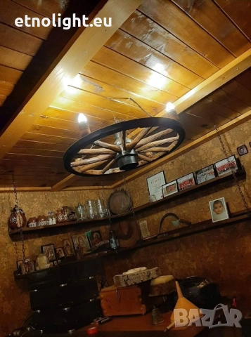 Полилеи, осветление,лампи от автентични колела от каруца с ръчно изработени дървени чашки , снимка 5 - Полилеи - 52059038