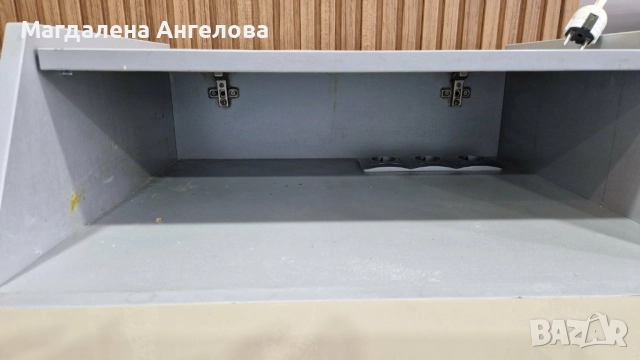 Светлосив шкаф за педикюр, снимка 3 - Педикюр и маникюр - 52410871