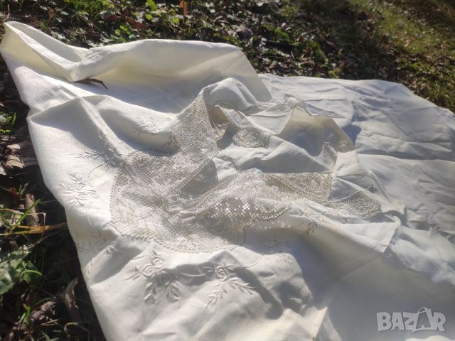 Продавам Женска нощница, риза от чеиз с дантела  Има няколко петна от застояване, снимка 5 - Антикварни и старинни предмети - 38945624