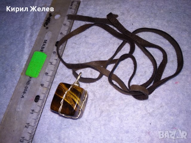 КРАСИВ ВИНТИДЖ АРТ МЕДАЛЬОН НАТУРАЛЕН КУБИСТИЧНО ШЛИФОВАН КАМЪК ТИГРОВО ОКО с ШНУРЧЕ от ВЕЛУР 21454, снимка 5 - Колиета, медальони, синджири - 41483288