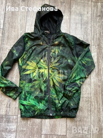 Уникално ново интересно  преходно тънко яке качулка
