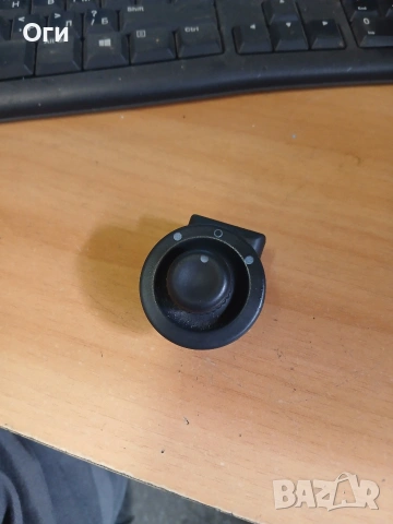 Бутон ел.огледала за Рено Лагуна 01-07г. 82 00 005 442 B