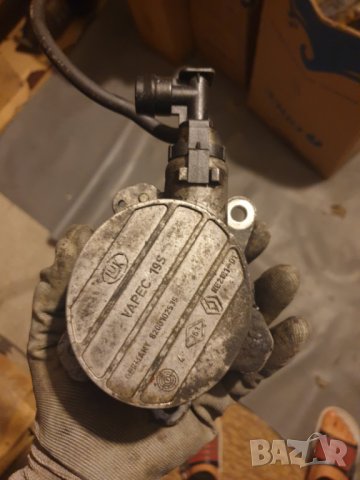 Дебитомер и вакуум помпа Рено 1.9ДЦИ 120 vakuum vakum pompa reno renault 1.9dci , снимка 3 - Части - 29940368