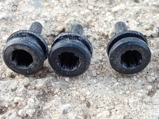 Гумени тампони за решетките на Sharp GF-767, снимка 5 - Радиокасетофони, транзистори - 53830803