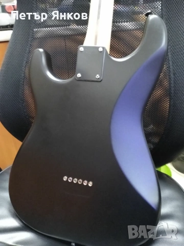  Squier Stratocaster Custom, снимка 9 - Китари - 53131167