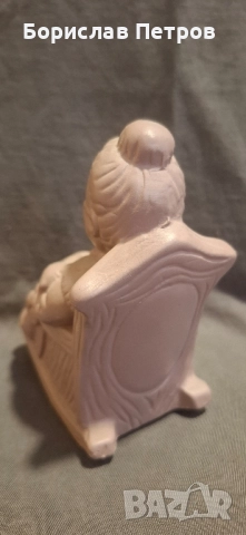 Изящна фигурка "Баба плете", снимка 2 - Колекции - 52394901