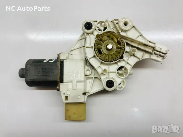 Ел мотор за предна дясна врата ОРИГИНАЛЕН за BMW БМВ 3та серия Е90 Е91 6927028 / 0130822227 2008