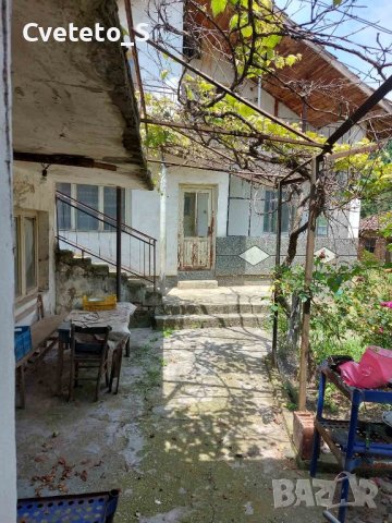 Двуетажна къща с 3500 кв. м. земя, снимка 11 - Къщи - 41044691