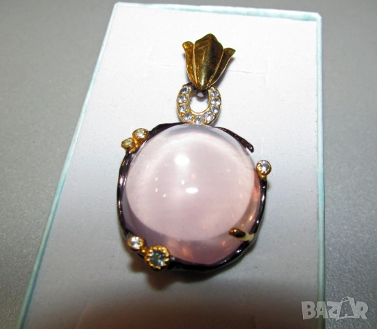 голям прозрачен розов кварц 45 карата, размер 51x25x13, тегло 15.3гр. подходящ за подарък, снимка 4 - Колиета, медальони, синджири - 53710557