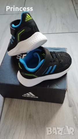 Детски маратонки Adidas 20 номер, снимка 3 - Детски маратонки - 48234470