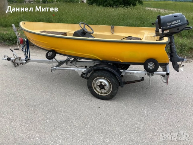 Лодка с колесар и двигател, снимка 1