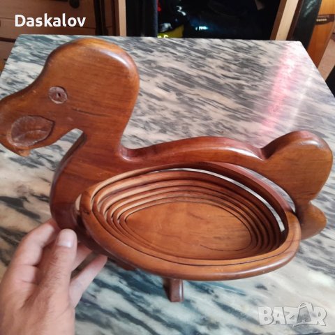 Продавам дървена декоративна купа фламинго