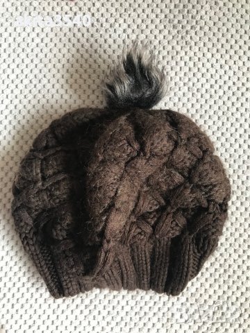 Зимна кафява шапка с пухче, снимка 4 - Шапки - 39789625