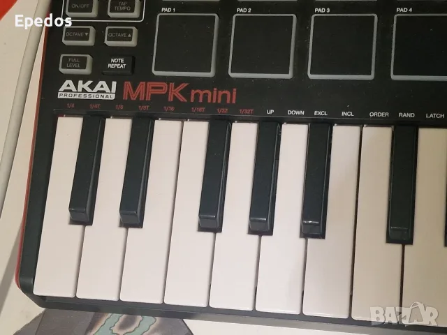 akai mpk mini midi keyboard controller клавиатура, снимка 4 - Пиана - 55734401