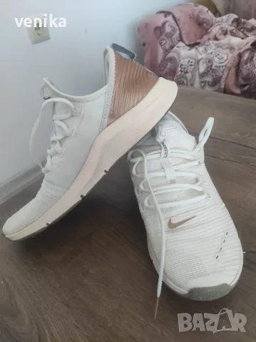 Дамски маратонки Nike 38.5, снимка 8 - Маратонки - 56124580