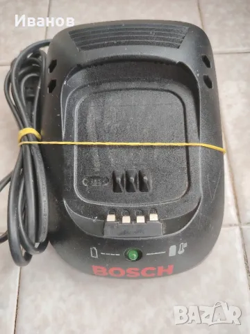 Зарядно Bosch D-70745, снимка 2 - Други инструменти - 50419347