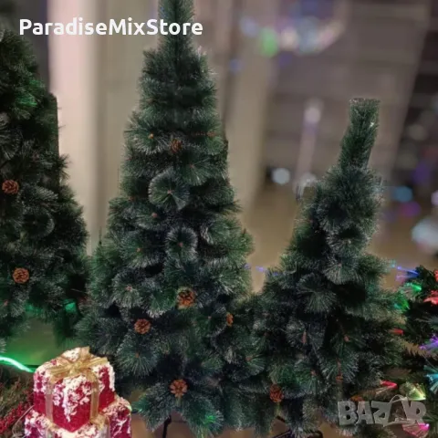 Коледна елха с шишарки и бели, заскрежени връхчета.  Малките размери са с пластмасова стойка, големи, снимка 1