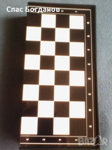 Продавам почти неупотребяван магнитен шах, снимка 3 - Шах и табла - 53101530