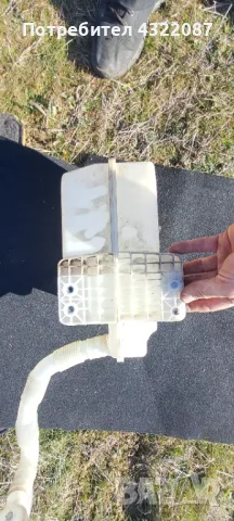 Помпа чистачки, Казанче чистачки VW Touran 1.4 TSI, снимка 5 - Части - 48811635