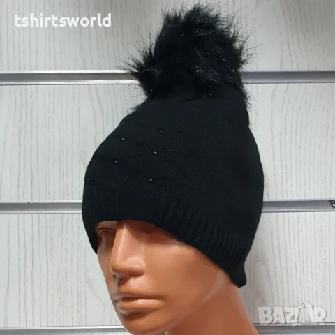 Нова зимна дамска шапка с камъчета отпред и с пух/помпон в черен цвят, снимка 2 - Шапки - 48210055