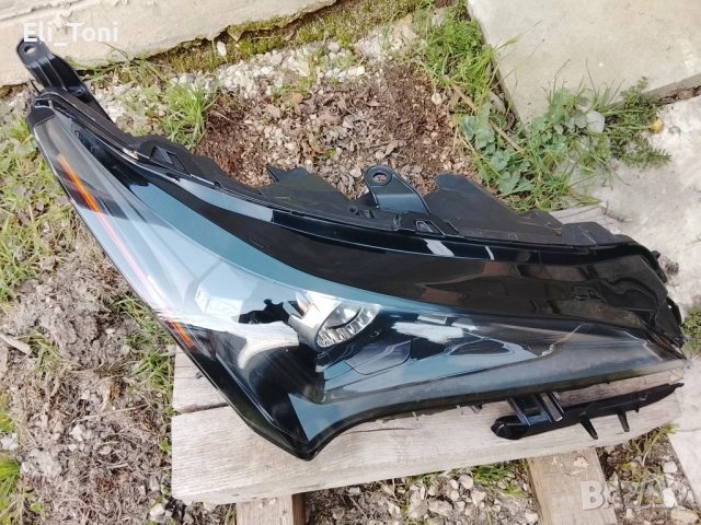 Десен фар за Lexus NX 300 , снимка 2 - Части - 53740261