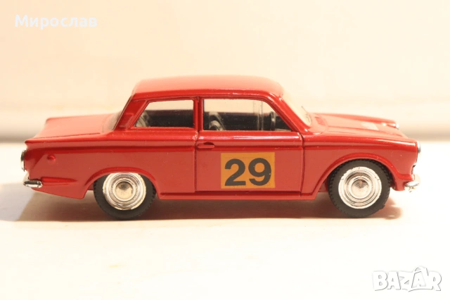 1:43  CORGI LOTUS CORTINA КОЛИЧКА ИГРАЧКА МОДЕЛ, снимка 4 - Колекции - 53772093