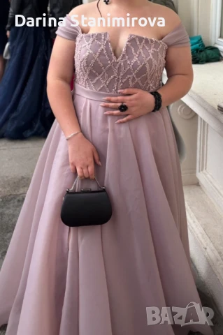 Здравейте! Продавам балната си рокля. За повече информация и снимки на лично!