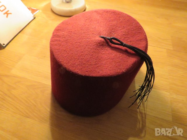 Старинен турски фес със символът на исляма - за ценители и колекционери .