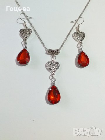 Прелестен комплект бижута в рубинено червено с орнаментирани сърца в цвят сребро , снимка 4 - Бижутерийни комплекти - 38843694