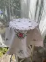 Винтидж покривка за помощна масичка или като център за по-голяма такава 💗 Ръчна бродерия, снимка 1