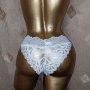 XL Снежно бяла дантелена изрязана бикина , снимка 2