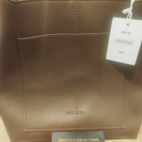 Бри Леон

Кожена чанта през рамо

, снимка 1 - Чанти - 44216417