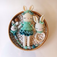 Детска играчка ръчна изработка, плетено зайче, дрънкалка и клипс за биберон, подарък за бебе, снимка 1 - Други - 41480509